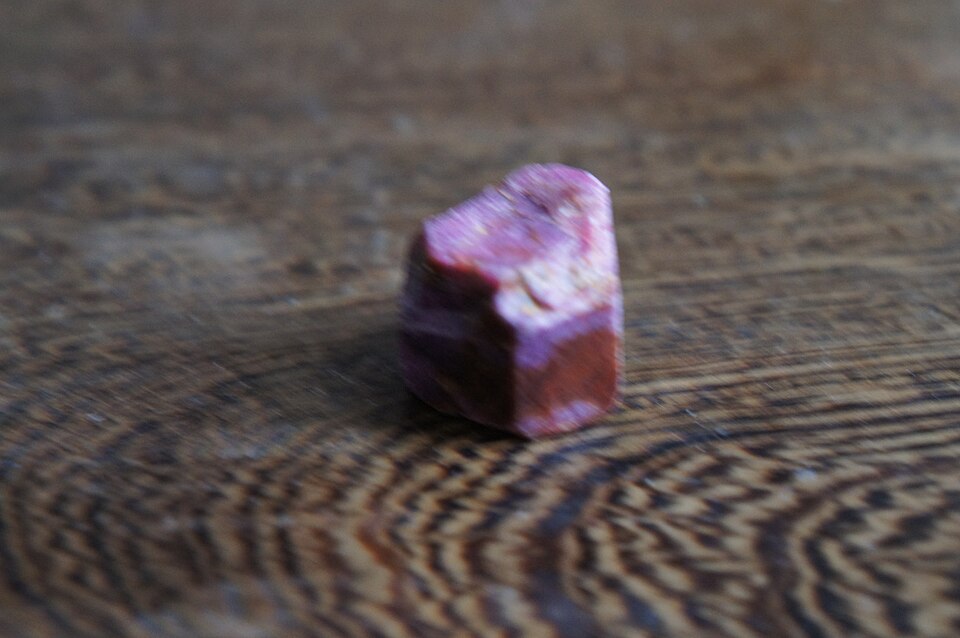 红宝石晶体标本