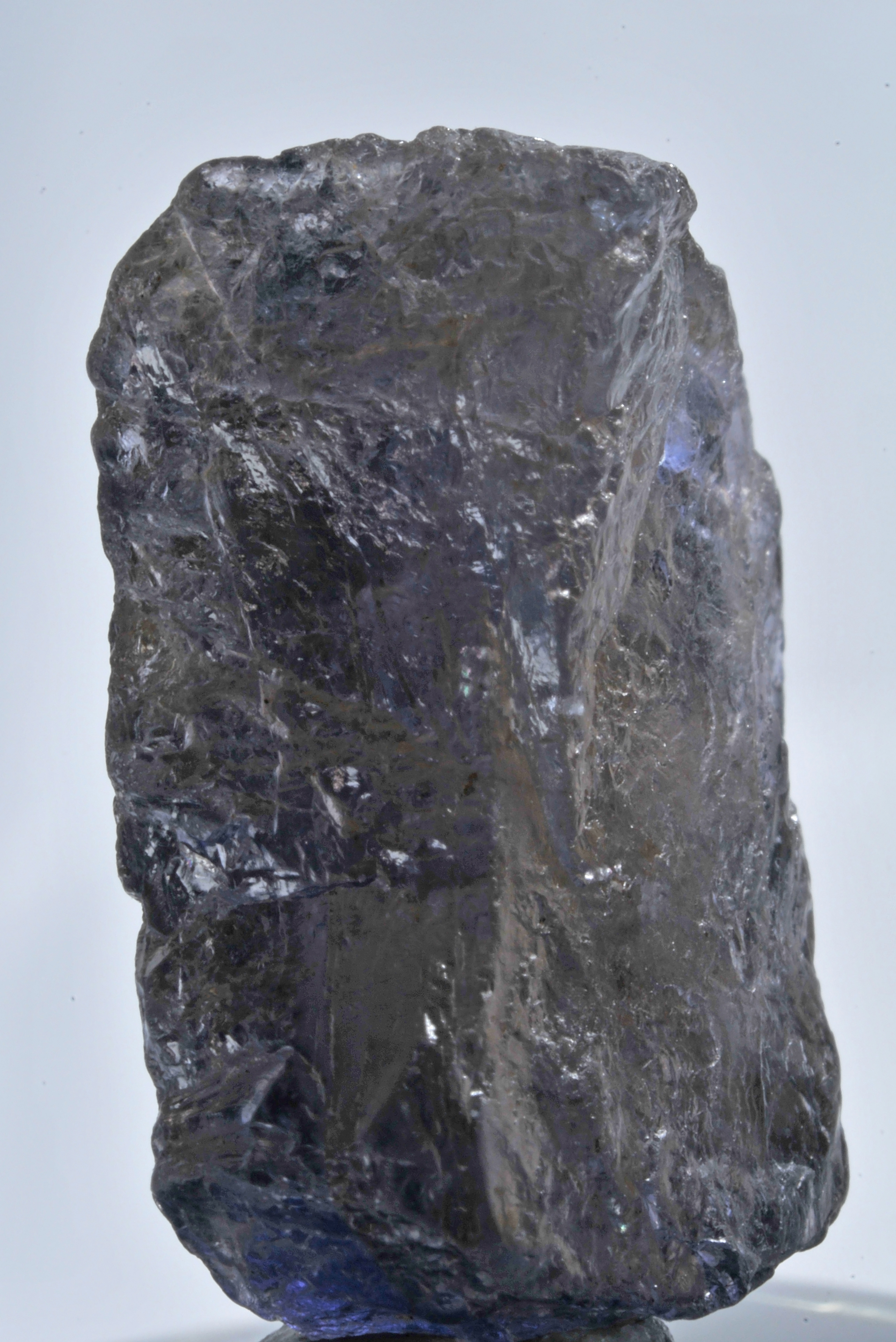 堇青石（Cordierite var. Iolite）原石晶体