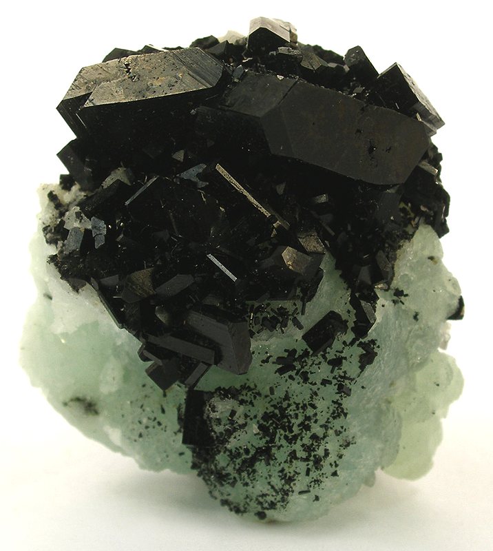 葡萄石与钙铁辉石（Babingtonite）共生标本