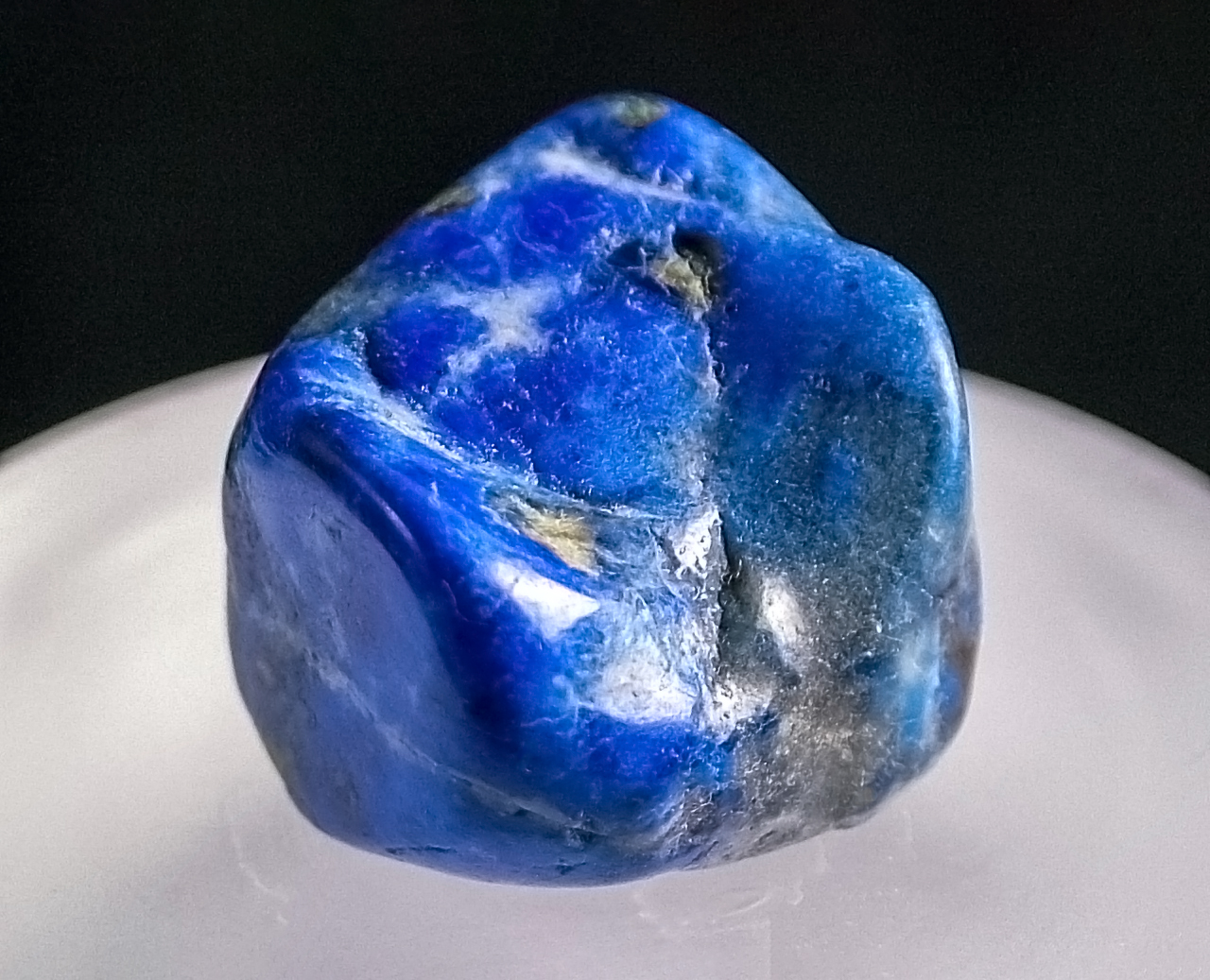 抛光青金石（"瓷化"金星点缀）