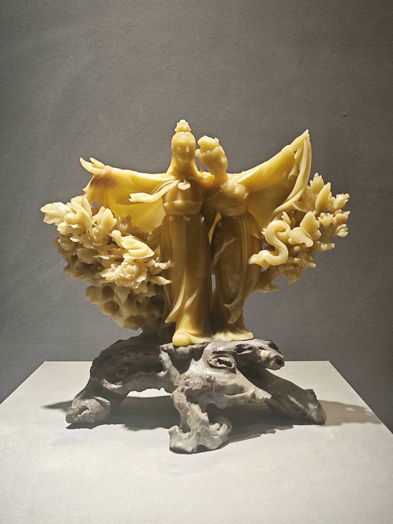 青田石雕《梁祝》（杨楚照作品）