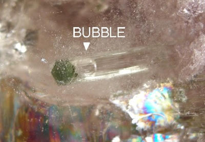 水晶内含水包体微距（液气两相界面）