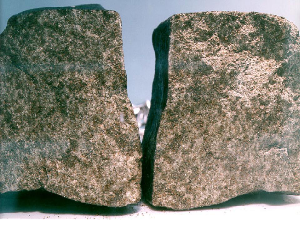 Nakhla 火陨标本（1911 埃及目击坠落，纳赫拉石）